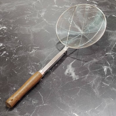 Paslanmaz Çelik Yağ Kevgiri Ahşap Saplı 14 cm Kızartma ve Haşlama Çıkarma Aparatı Paslanmaz Çelik Yağ Kevgiri Ahşap Saplı 14 cm Kızartma ve Haşlama Çıkarma Aparatı